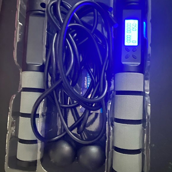 Hotzi Jump Rope with Counter
New - Picture 2 of 3